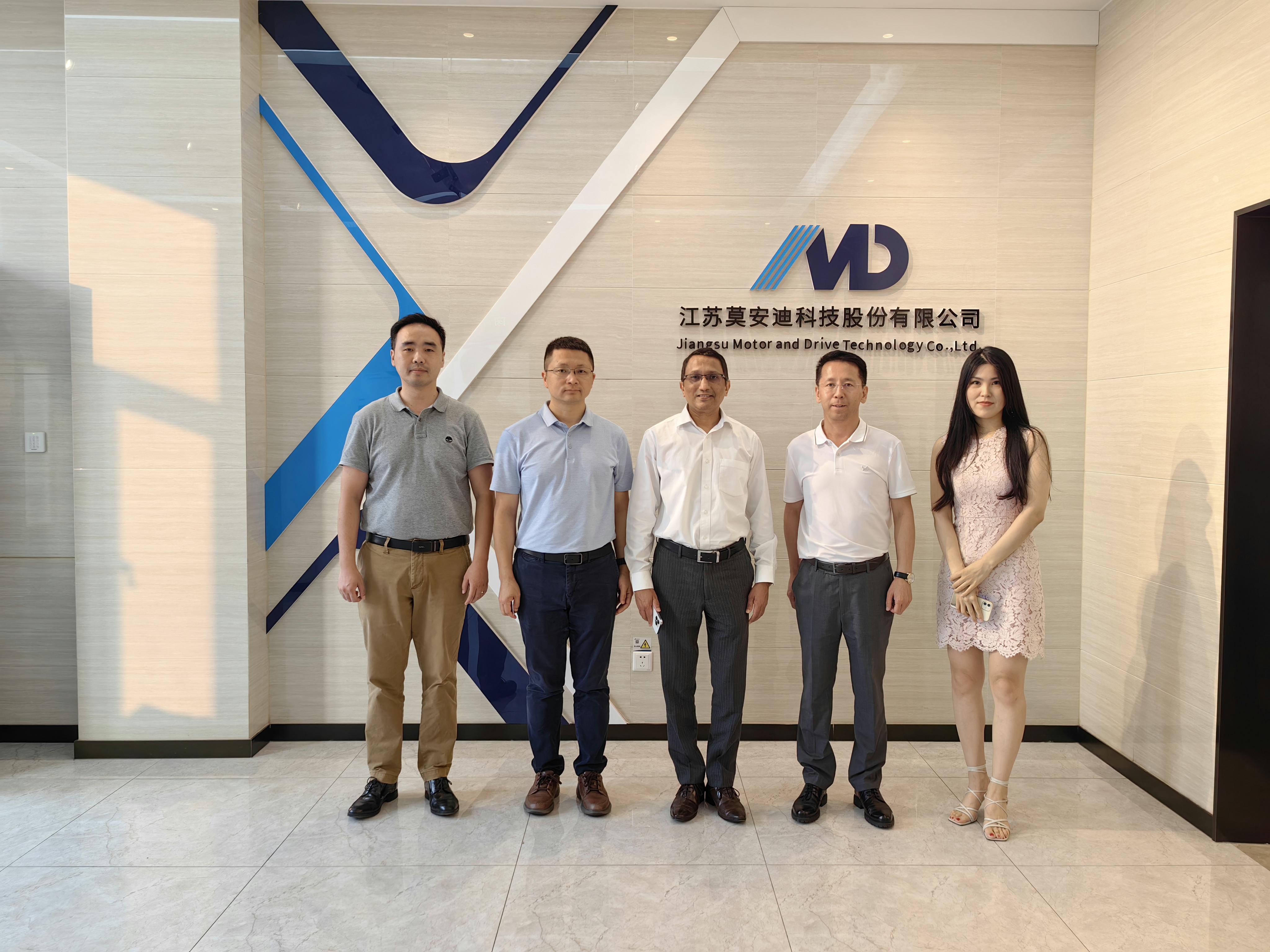 Armstrong ลูกค้าชาวอินเดียเข้าเยี่ยมชมบริษัทของเรา